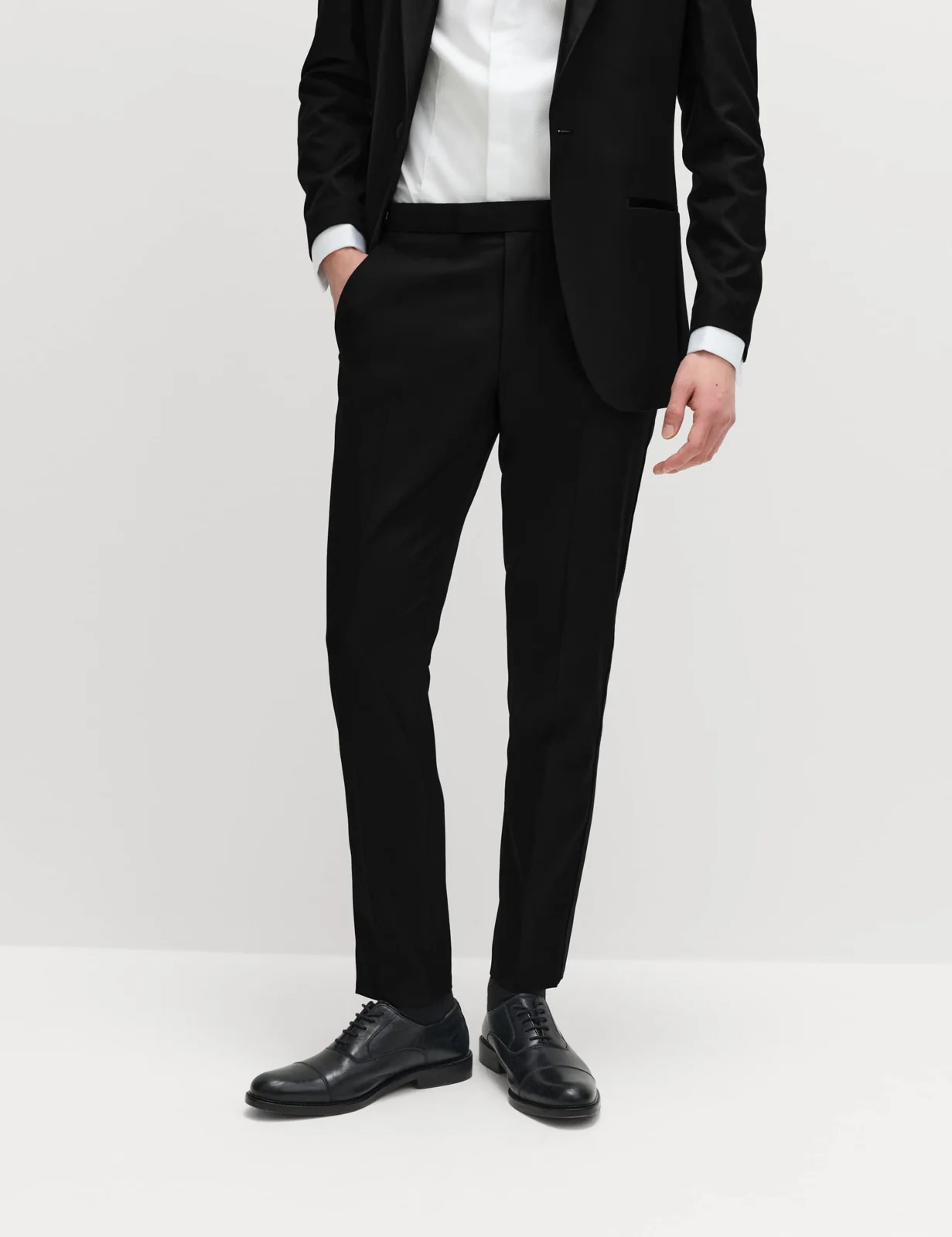 2 Piece Skinny Fit Stretch Tuxedo Suit thumbnail 3