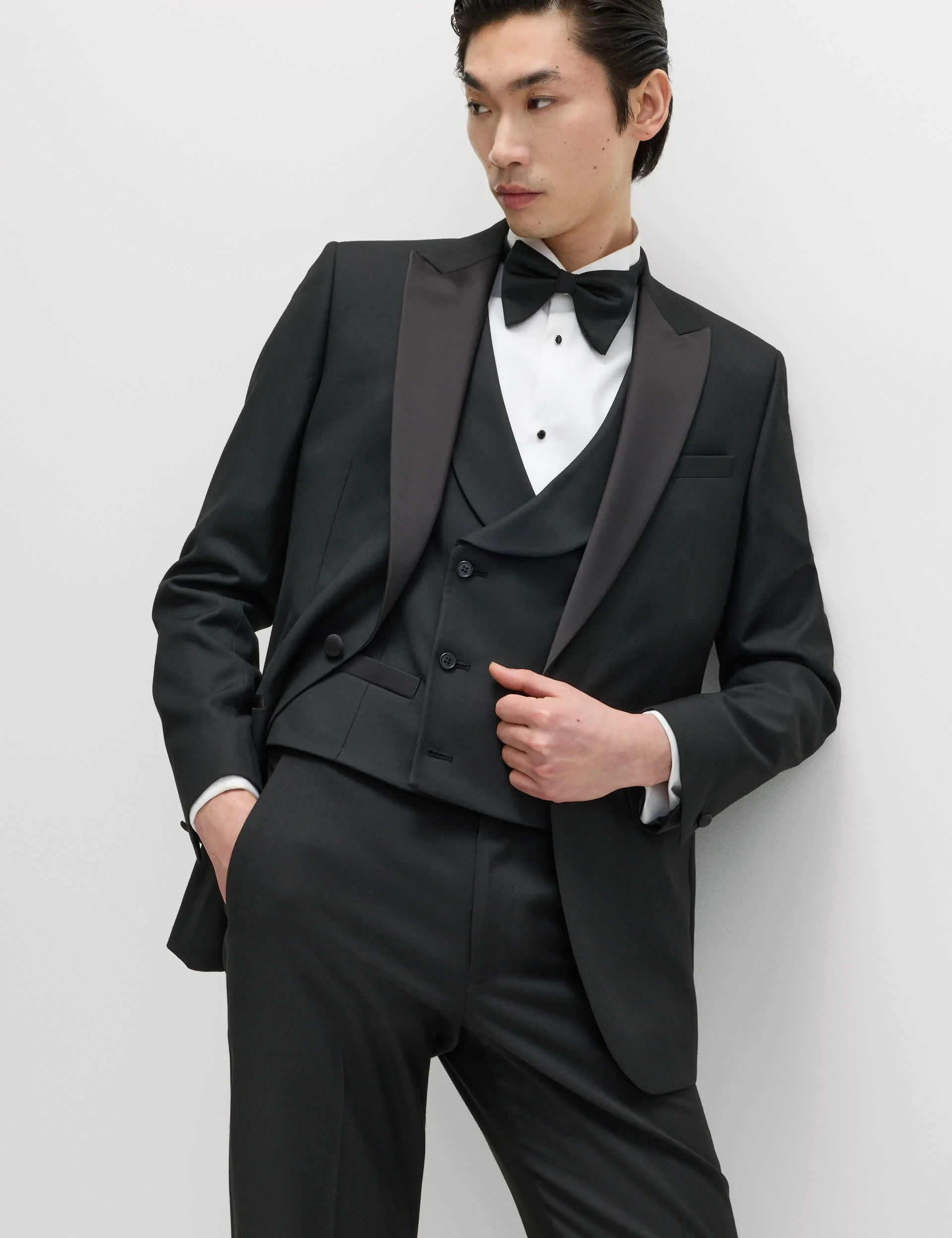 3 Piece Slim Fit Ultimate Velvet Lapel Tuxedo Suit thumbnail 6