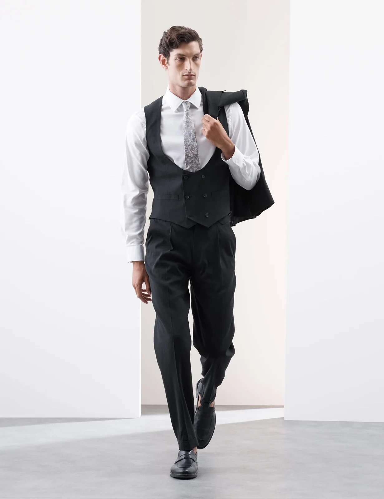 3 Piece Tailored Fit Italian Performance Linen Blend Double Breasted Suit thumbnail 3