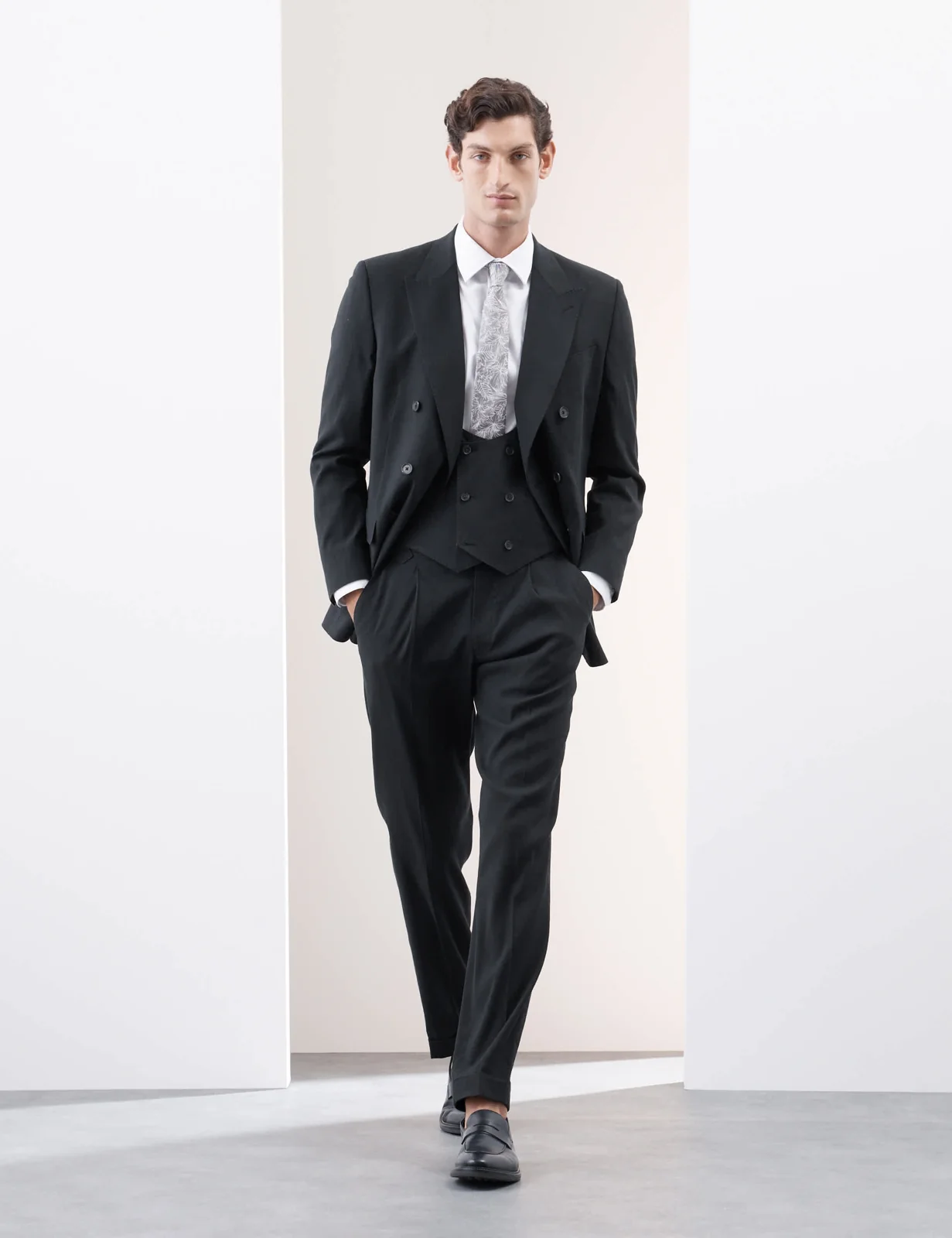 3 Piece Tailored Fit Italian Performance Linen Blend Double Breasted Suit primary image
