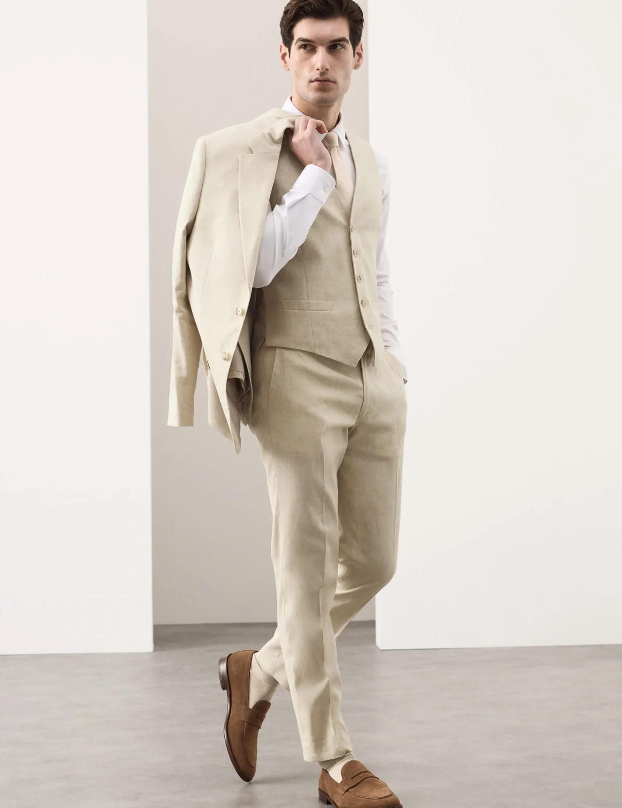 3 Piece Tailored Fit Italian Performance Linen Blend Suit thumbnail 2