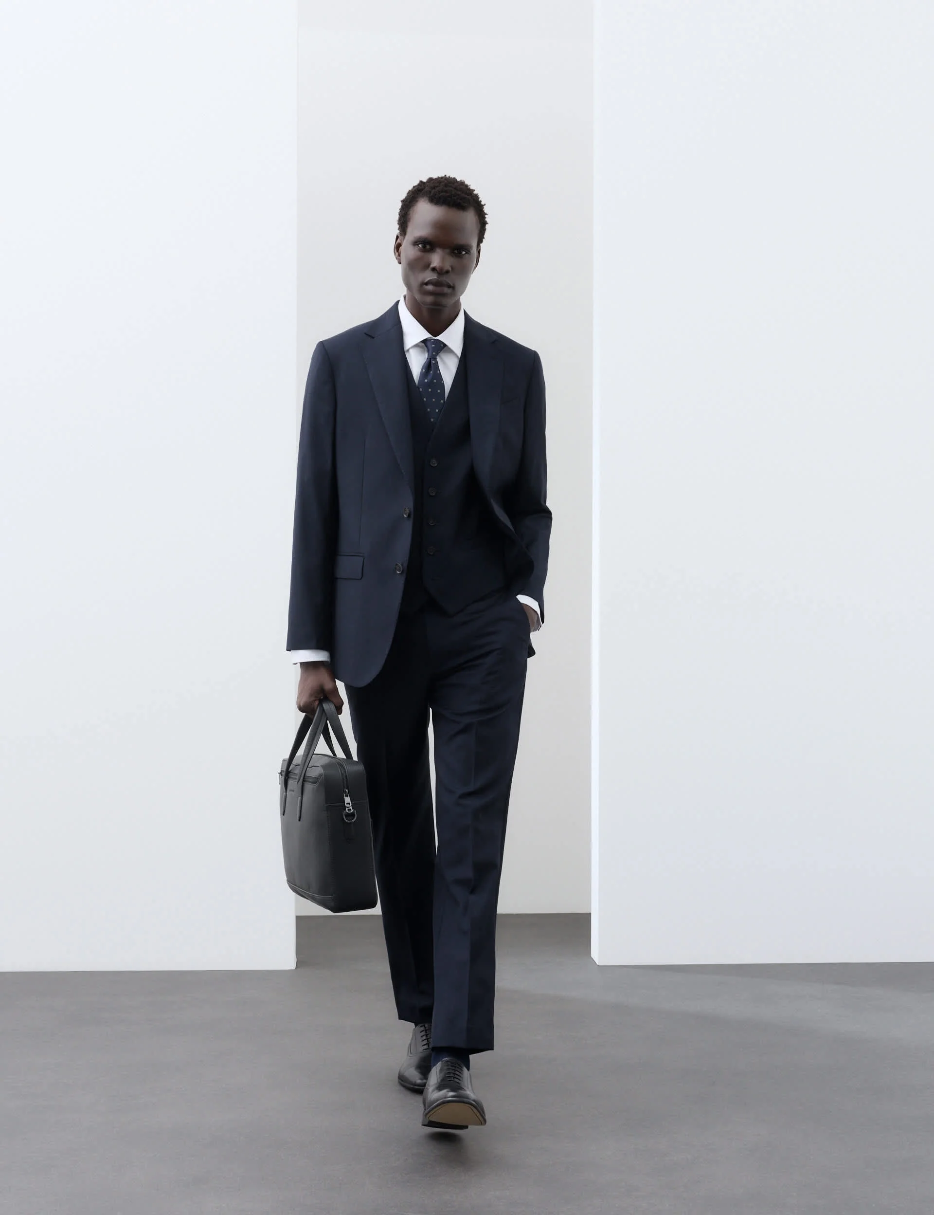 3 Piece Tailored Fit Pure Merino Wool Suit thumbnail 5