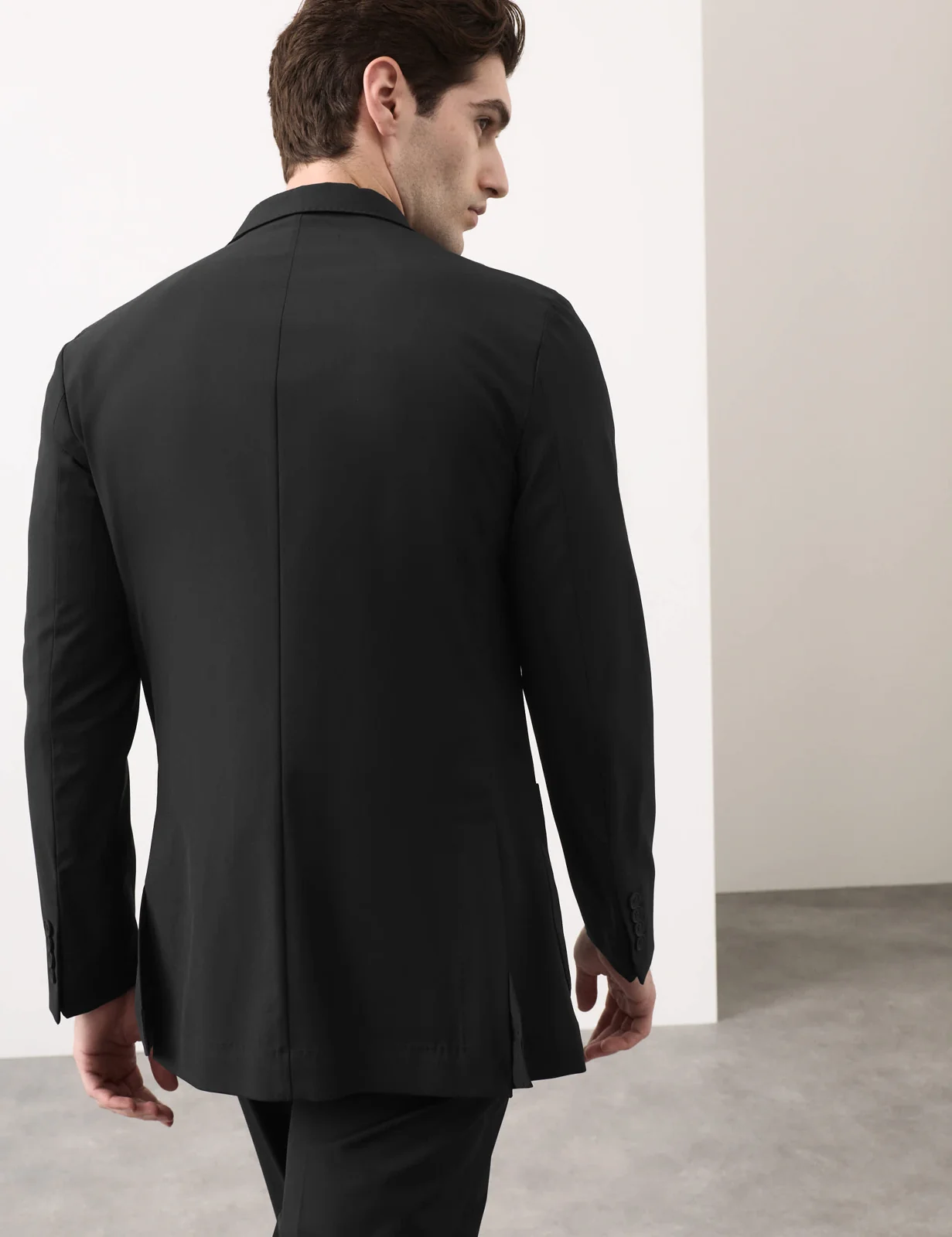 Tailored Fit Performance Packable Suit Jacket thumbnail 4