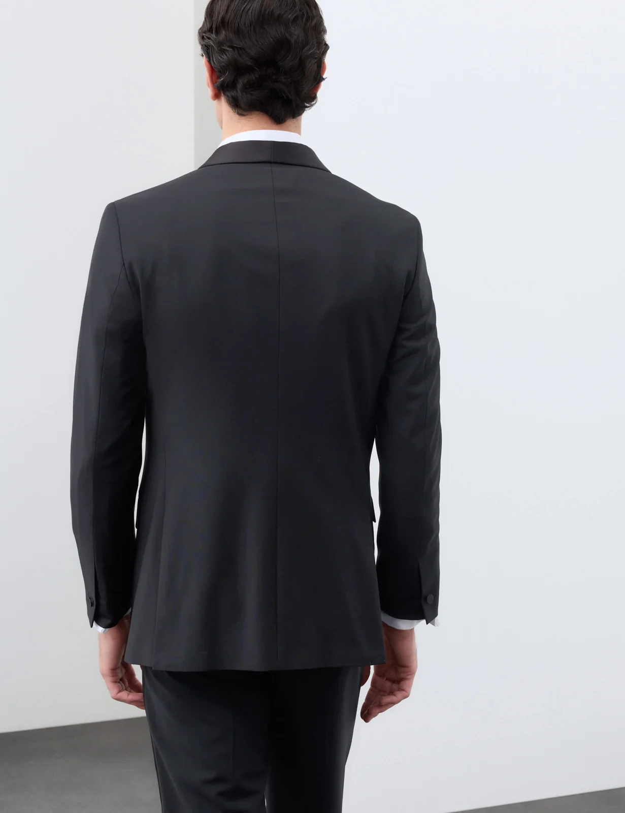 Tailored Fit Performance Tuxedo Jacket thumbnail 3